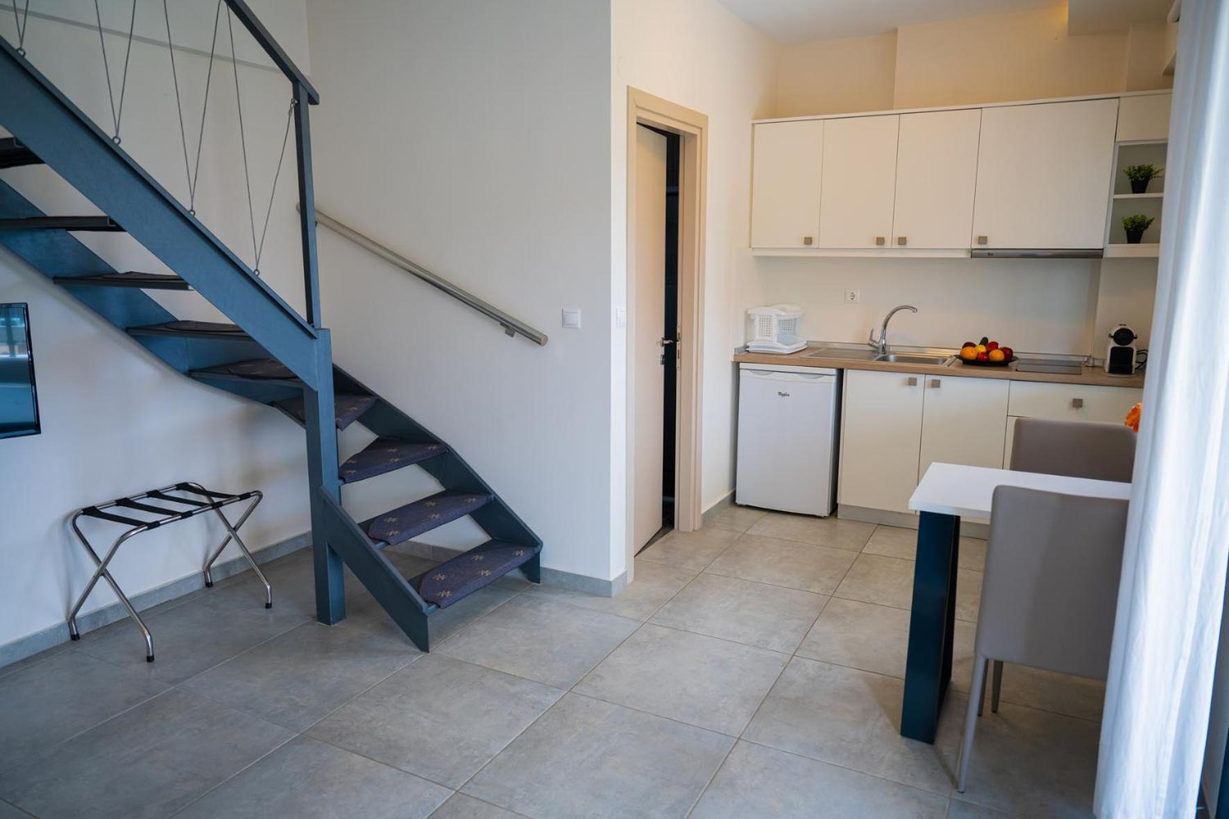 Callista Suites Флогита Екстериор снимка