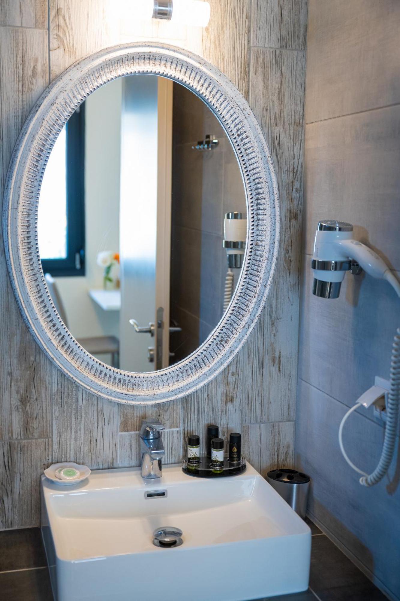 Callista Suites Флогита Екстериор снимка
